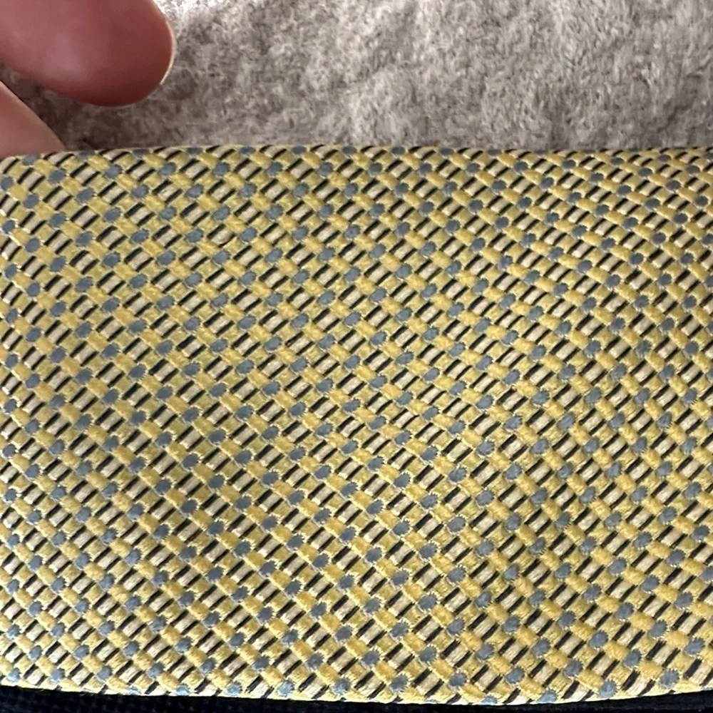 Tommy Hilfiger VTG‎ 100%Silk Elegant Gold,Navy & Light Blue Design Tie
